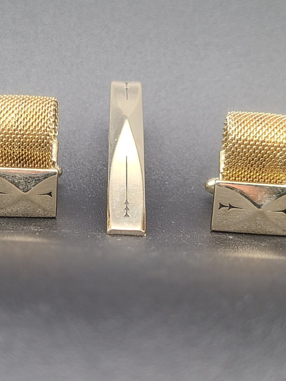 Gold Tone Mesh Cufflinks and Tie Clip Set Vintage Mens Accessories